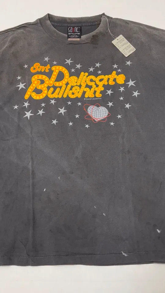 SAINT Mxxxxxx DELICATE BULLSHIT SS TEE/BLK Star Neon Slogan Printed TEE Washed Black S-XL New Vintage Washed and Distressed Ceiling! Loyal to the original version. Main mark and wash mark are matched. Tube-woven fabric without side seams. Non-open width version. Authentic level printing restoration proofing. Top purchasing agent level.